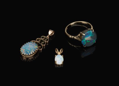 Lot 14 - Opals