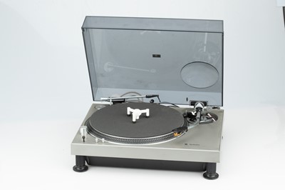 Lot 106 - A Technics SL-120 Direct Drive Turn Table