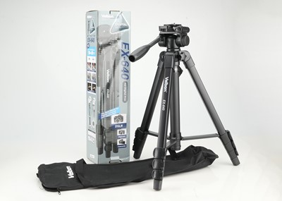 Lot 366 - A Velbon EX-640 Tripod