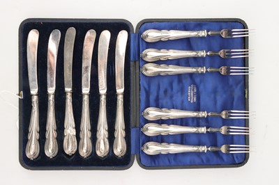 Lot 63 - A Cased Set of George V Silver Coffee Bean Spoons