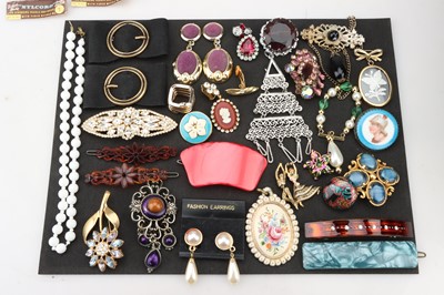 Lot 103 - A Substantial Collection of Costume Jewellery