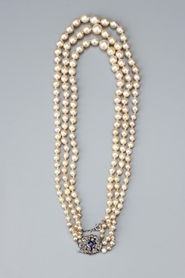 Lot 139 - An Art Deco Three String Pearl Choker