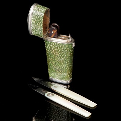 Lot 39 - A Georgian Shagreen Lancet Case