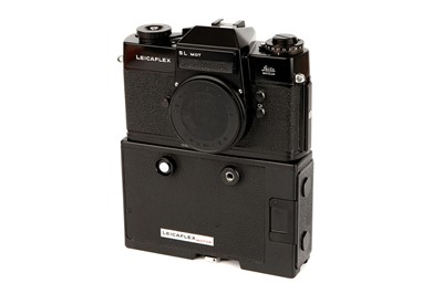 Lot 1056 - A Leica Leicaflex SL MOT SLR Camera