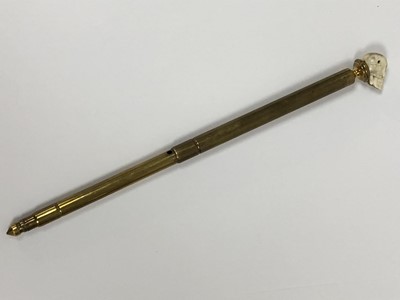Lot 5 - Medical, a Memento Mori Didactic Pointer