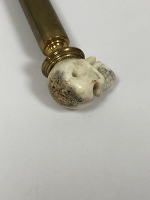 Lot 5 - Medical, a Memento Mori Didactic Pointer
