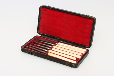 Lot 16 - A Set of Dental Scalers