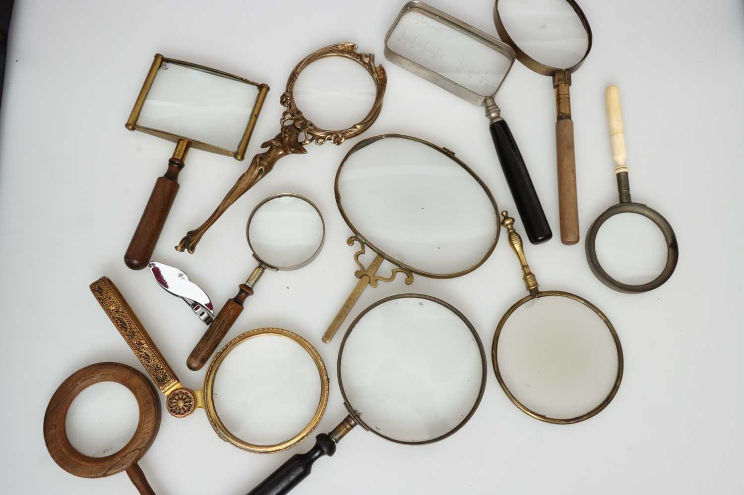 Lot 33 - A Collection of 12 Magnifying Glasses