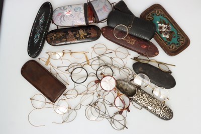Lot 9 - A Collection of Spectacles and Cases