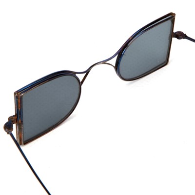 Lot 42 - A Pair of Early 19th Century Double-Sided Railway Sunglasses & Pince-nez