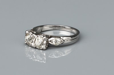 Lot 119 - A White Precious Metal and Diamond Ring