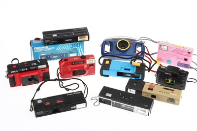 Lot 652 - A Mixed Selection of Compact Cameras