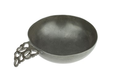 Lot 118 - An Antique Pewter Porringer