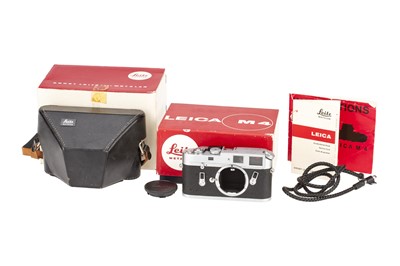 Lot 33 - A Leica M4 Rangefinder Camera