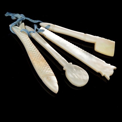 Lot 50 - A Pap Boat in Horn & Mother of Pearl Items