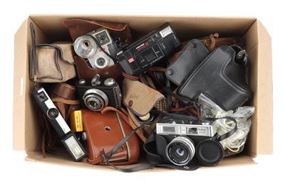 Lot 589 - A Mixed Selection of Cameras