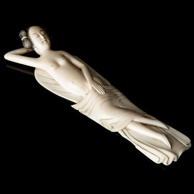 Lot 59 - A Fine Chinese Ivory Carving of a Doctor's Lady
