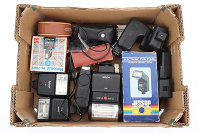 Lot 726 - A Selection of Camera Flash Guns