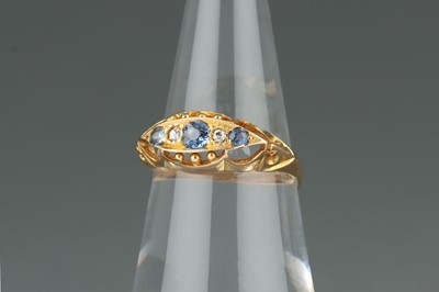 Lot 9 - 18 ct Gold Cornflower Sapphire and Diamond Five Stone Ring