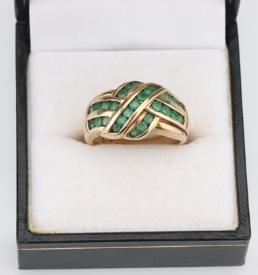 Lot 42 - A 9 ct Gold Emerald Knot Ring