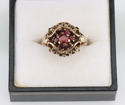 Lot 44 - A 9 ct Gold Garnet Cluster Ring