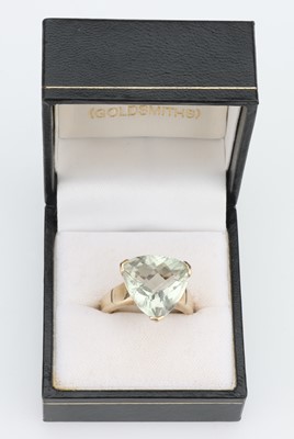 Lot 17 - A 9 ct Gold Oceanic Green Obsidian Dress Ring