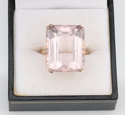 Lot 23 - 14 ct Gold Rose Quartz Dress Ring