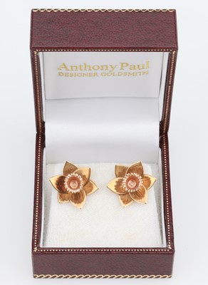 Lot 34 - A Pair of 9ct Gold Narcissus Head Errings