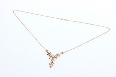 Lot 35 - A 9ct Amethyst Mouted Pendant on Chain