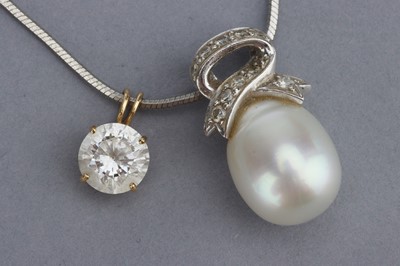 Lot 36 - 18 ct Cubic Zirconia Pendant