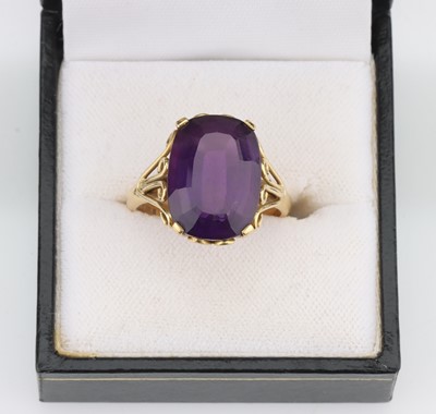 Lot 20 - 18 ct Gold Amethyst Dress Ring