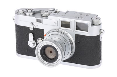 Lot 25 - A Leica M3 Rangefinder Camera