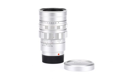 Lot 33 - A Leitz Leica Summicron f/2 90mm Camera Lens