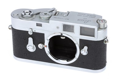 Lot 5 - A Leica M2 Rangefinder Camera Body