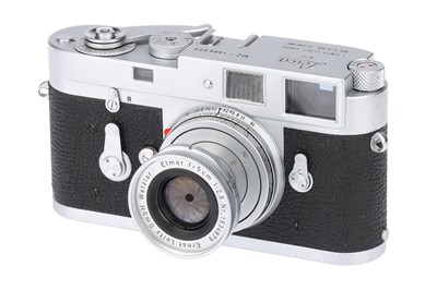 Lot 29 - A Leica M2 Rangefinder Camera
