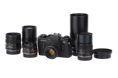 Lot 69 - A Leica Leicaflex SL Camera Outfit