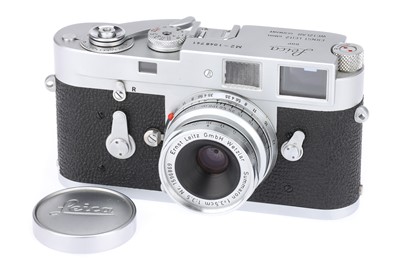 Lot 1 - A Leica M2 Rangefinder Camera