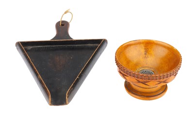 Lot 61 - An Apothecary's Searce and Pill Counter