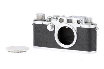 Lot 25 - A Leica IIIc 35mm Rangefinder Camera