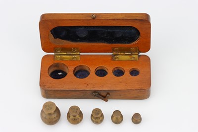 Lot 104 - 6 Small Sets of Weights