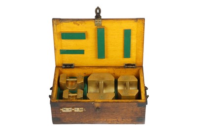Lot 103 - Standard Set of Customs Inspectors Octagonal Avoirdupois Weights