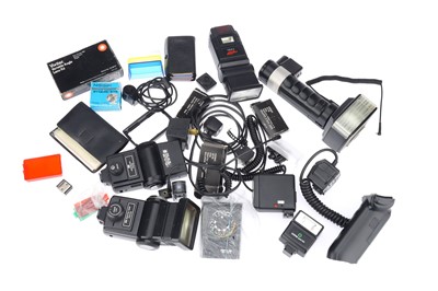 Lot 566 - A Mixed Selection of Camera Flash Guns & Accessories