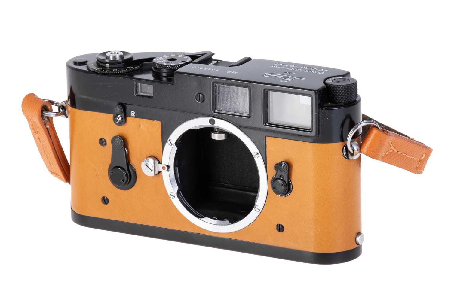 Lot 18 - A Leica M2 'Black Paint' Rangefinder Camera