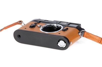Lot 18 - A Leica M2 'Black Paint' Rangefinder Camera