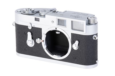 Lot 17 - A Leica M2 Rangefinder Camera Body