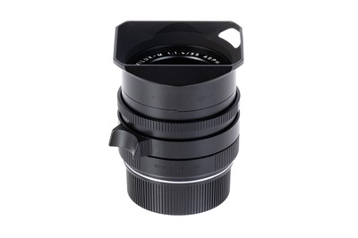 Lot 33 - A Leitz Summilux-M ASPH. f/1.4 35mm Lens