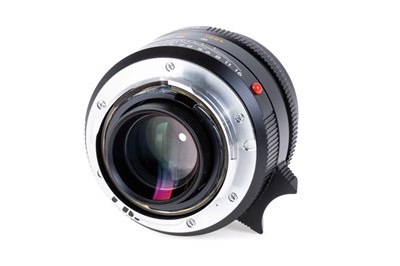 Lot 33 - A Leitz Summilux-M ASPH. f/1.4 35mm Lens