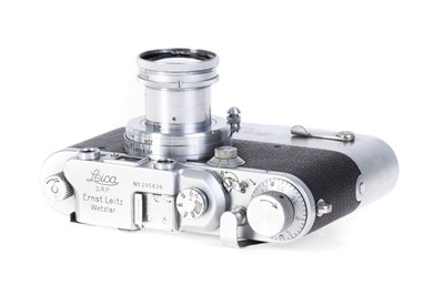 Lot 7 - A Leica IIIa Rangefinder Camera