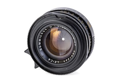 Lot 35 - A Leitz Summicron-M f/2 35mm Lens