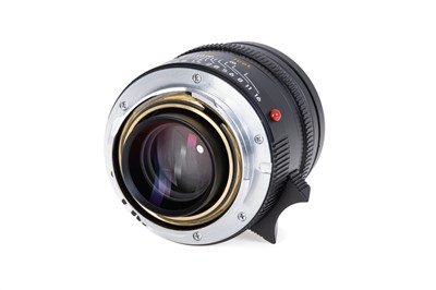 Lot 32 - A Leitz Summilux-M  ASPH. f/1.4 35mm Lens
